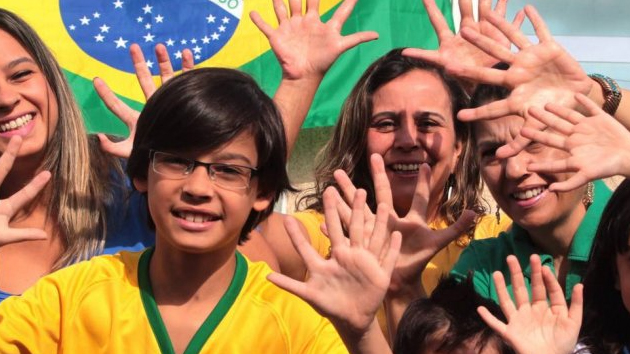 Brasil 2014 La familia Silva con 6 dedos en manos y pies