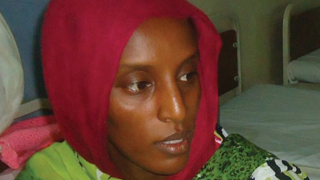 Meriam Ibrahim, la sudanesa condenada a muerte dio a luz encadenada