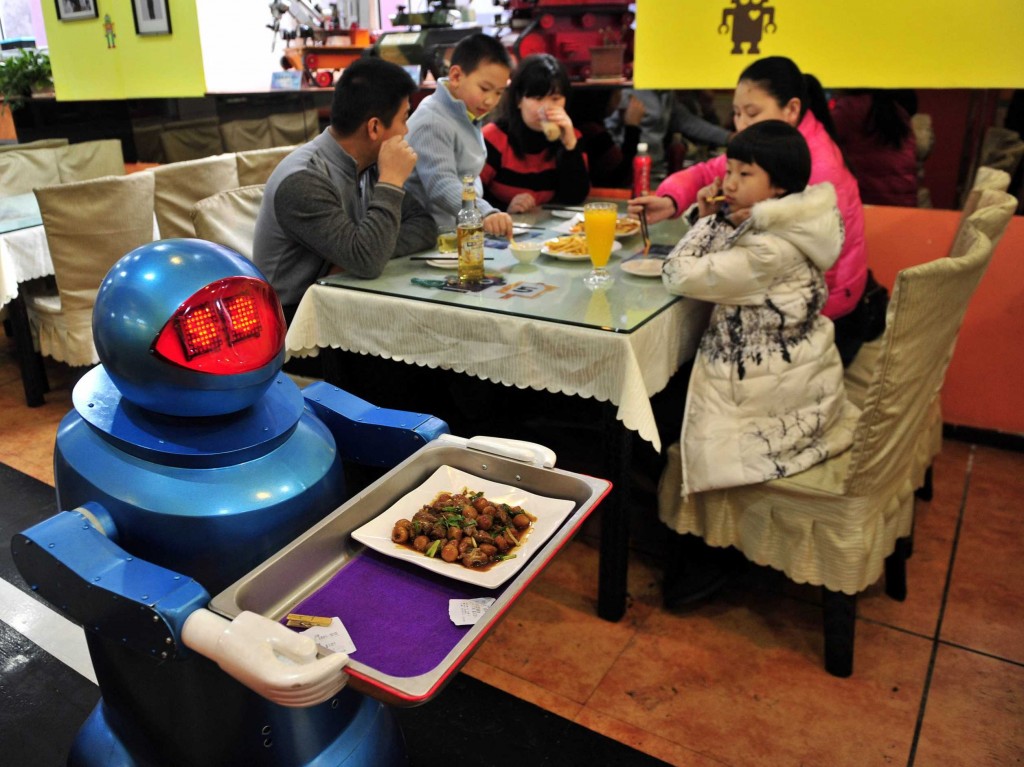 Robots-working-in-Restaurants-in-China6