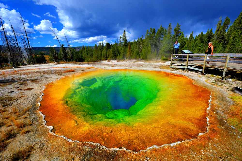Yellowstone_Morning_Glory_Pool