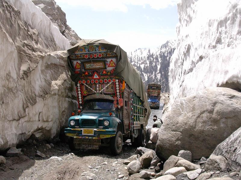 Lowari-Top-Chitral-a-truck-halted-in-way-due-to-blockage