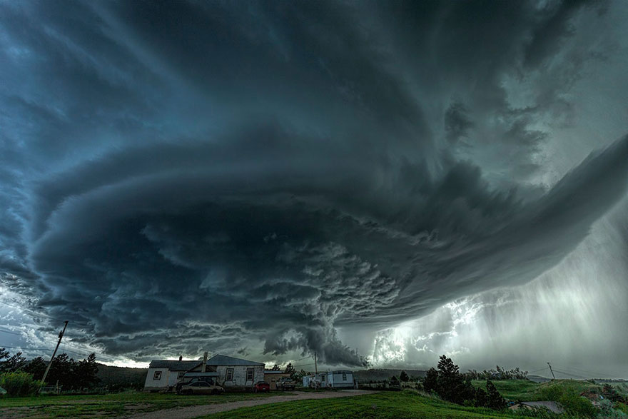 Una tormenta se cierne sobre Blackhawk, Dakota del Sur. James Smart.