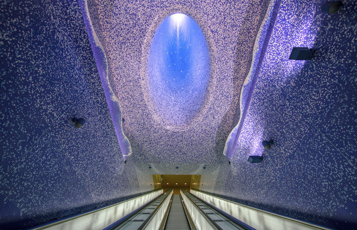 7-subway-stations-with-amazing-art-03