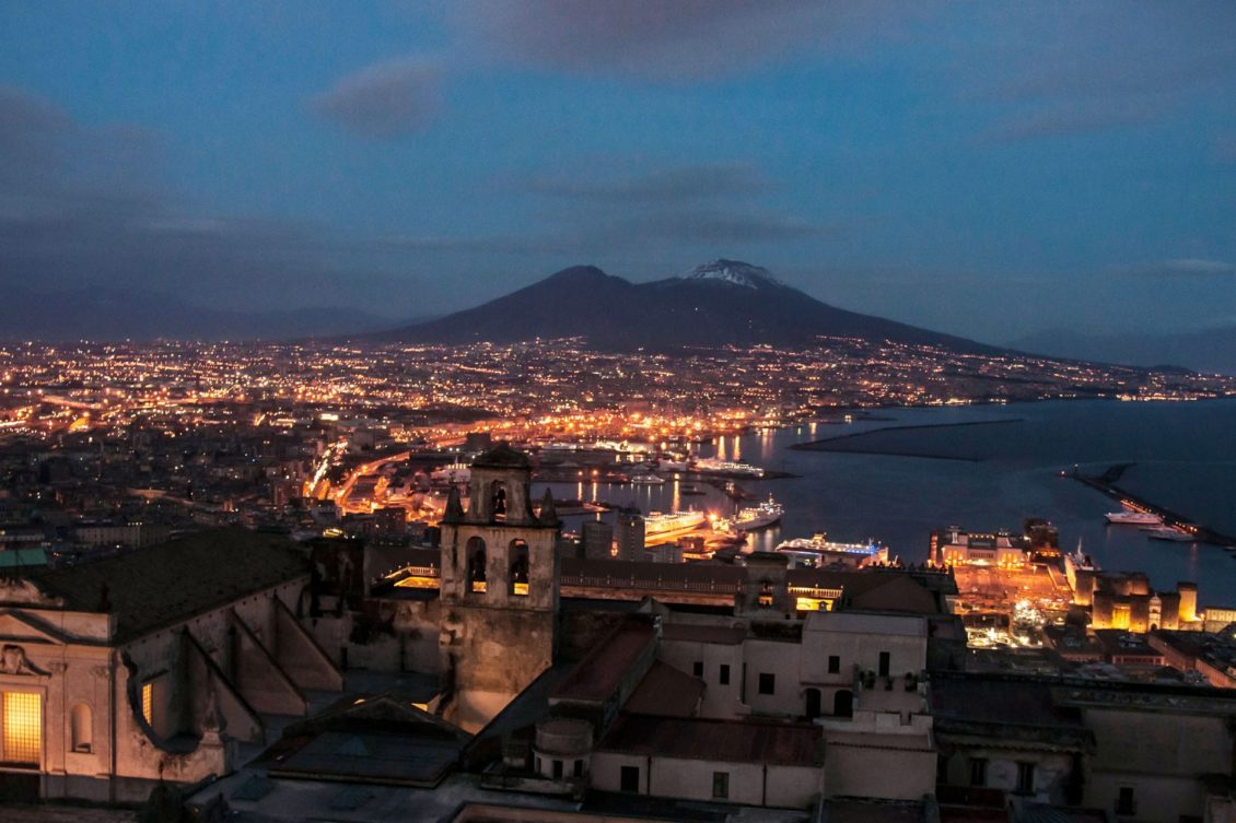 Naples-Bay-Volcano-Traveller-23Apr13-Alamy_b