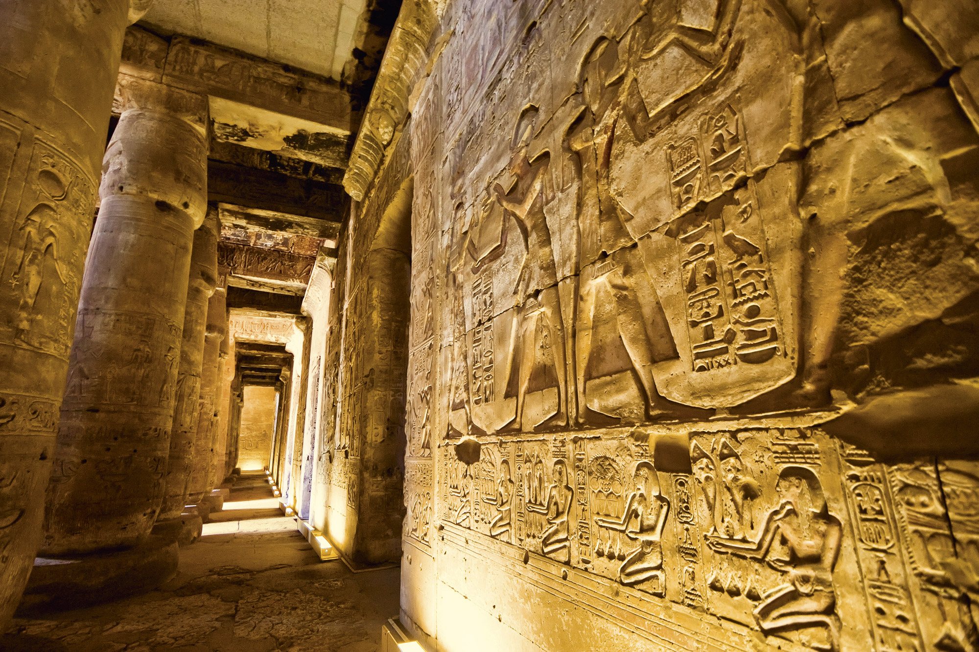 Muchos pasadizos secretos han sido hallados previamente en tumbas en Egipto.