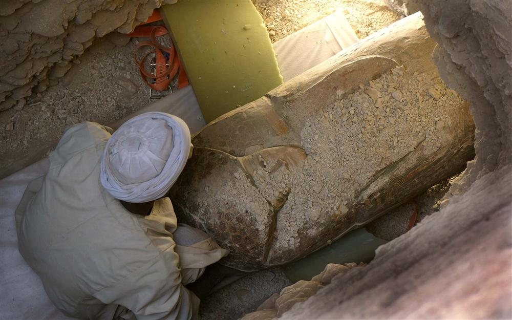 Los arqueólogos están fascinados con el ajuar de la momia.