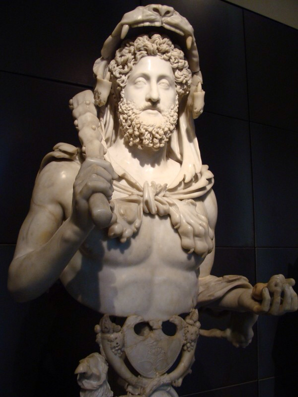 Cómodo, el emperador gladiador, famoso por sus excentricidades. Y por ser interpretado por Joaquin Phoenix.