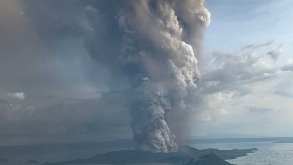 El volcán filipino que puede cambiar el clima amenaza, y ya se han evacuado a miles de personas.