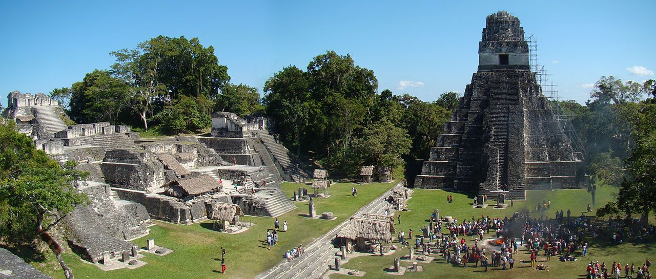 Los mayas nos fascinan por el desarrollo de su arquitectura y astronomía.