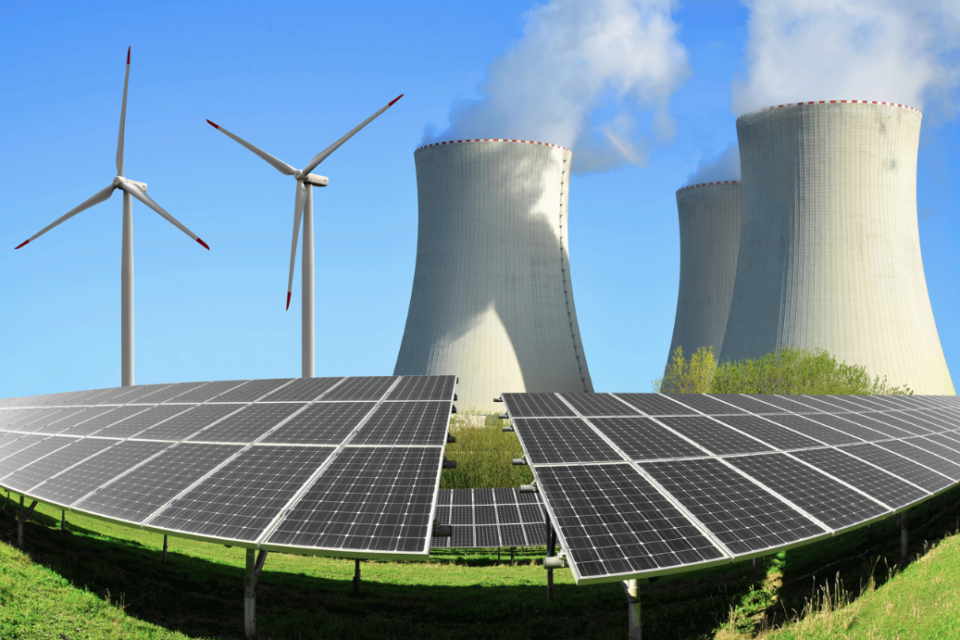 Energía nuclear o energía renovable, el dilema del futuro.