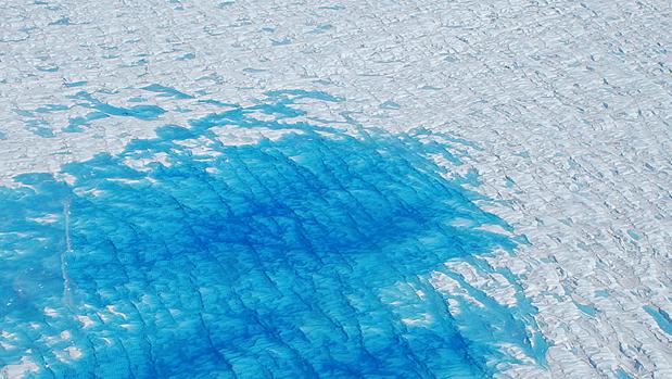 El lago fósil enterrado bajo el hielo de Groenlandia, fotografiado por la NASA.