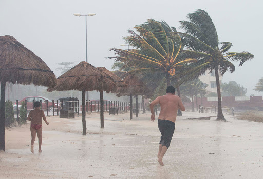 Un estudio determinó que los huracanes con nombre de mujer se toman más a la ligera.