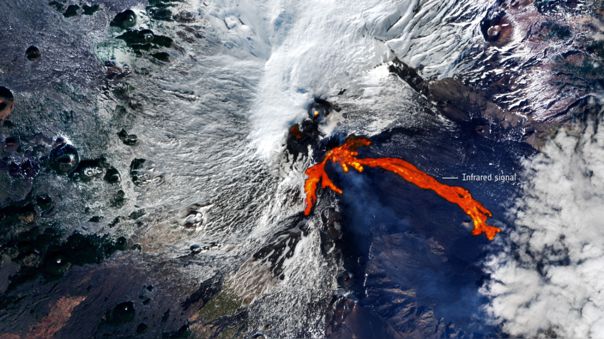 Los ríos de lava vistos desde el espacio nos dan una idea de la magnitud de las erupciones.