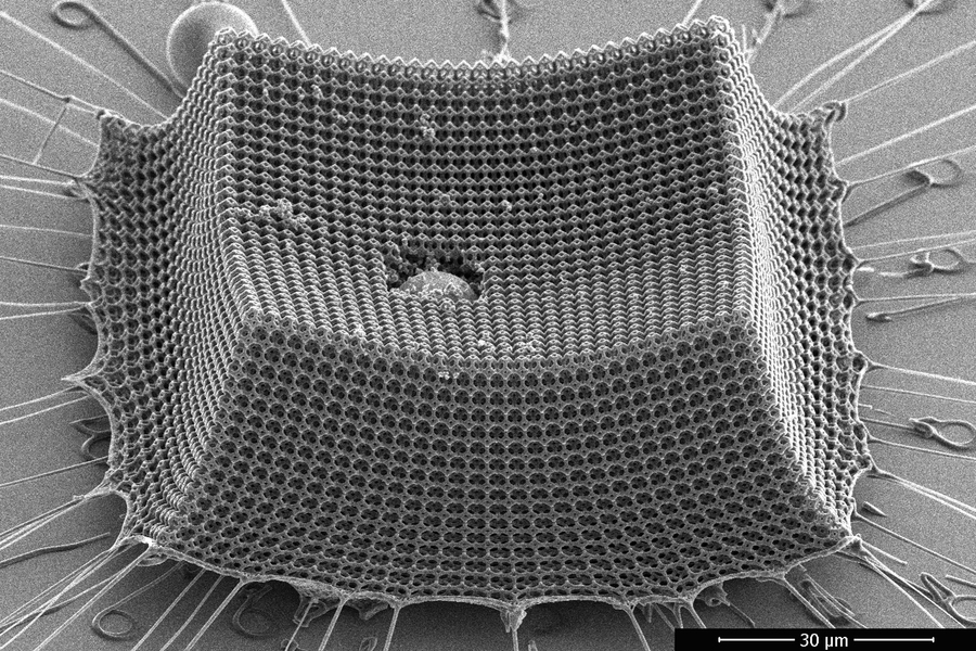 El blindaje que resiste impactos supersónicos, visto a nanoescala.