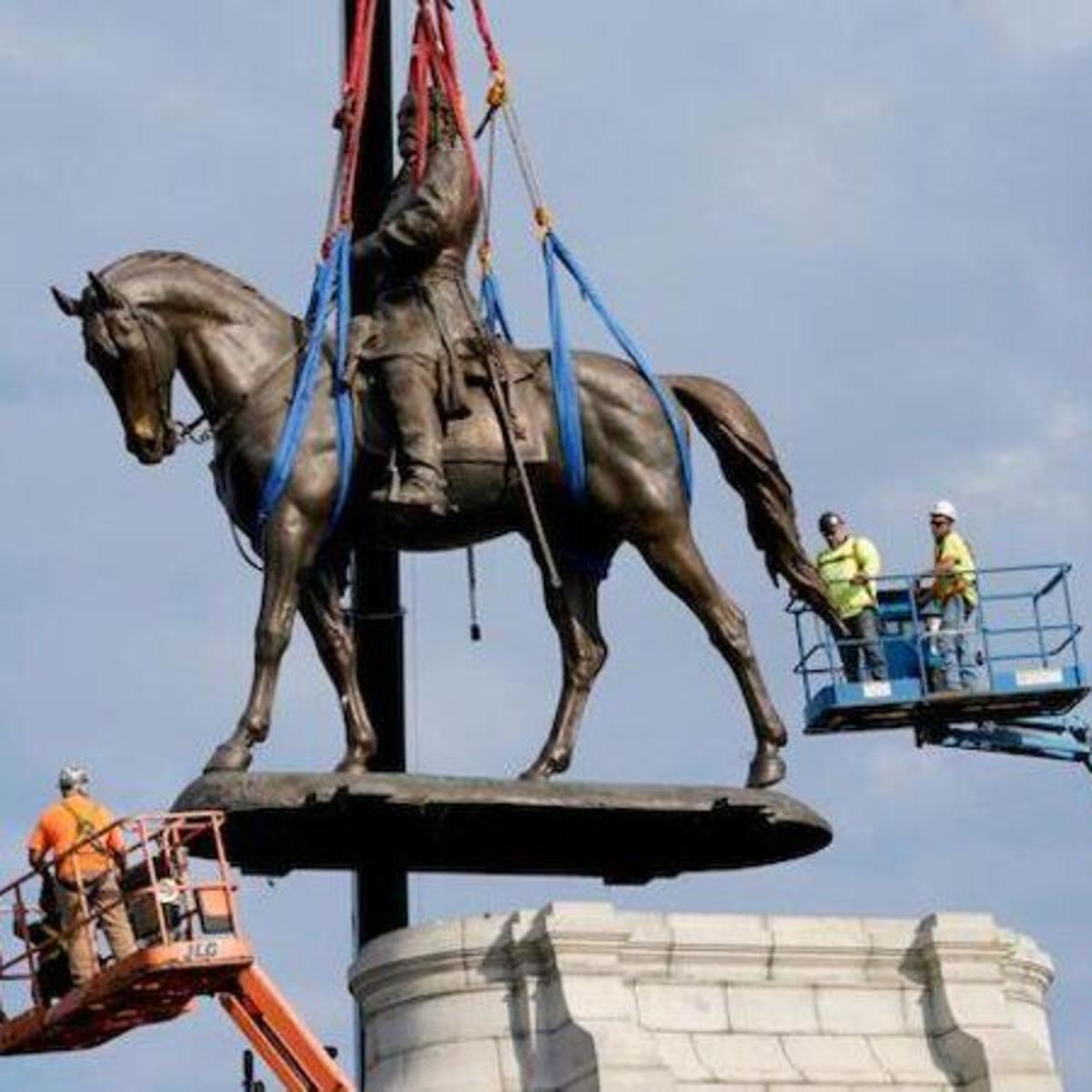 La estatua fue retirada debido a las protestas raciales.