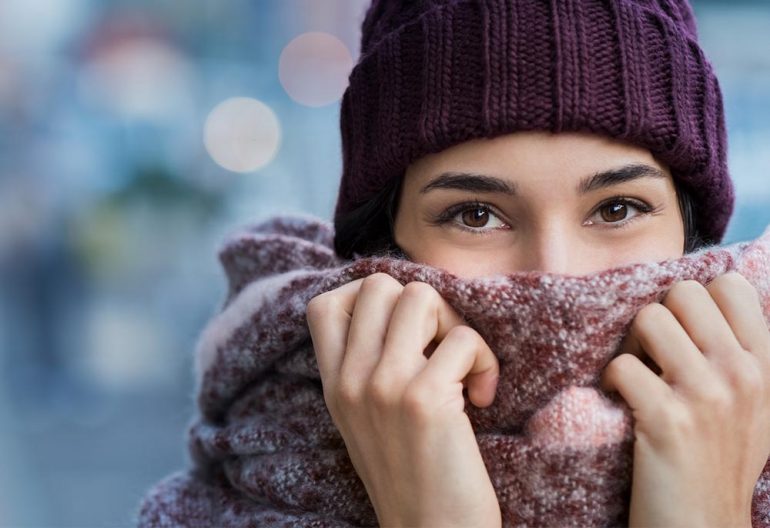 Las mujeres sienten más el frío. La ciencia explica por qué.