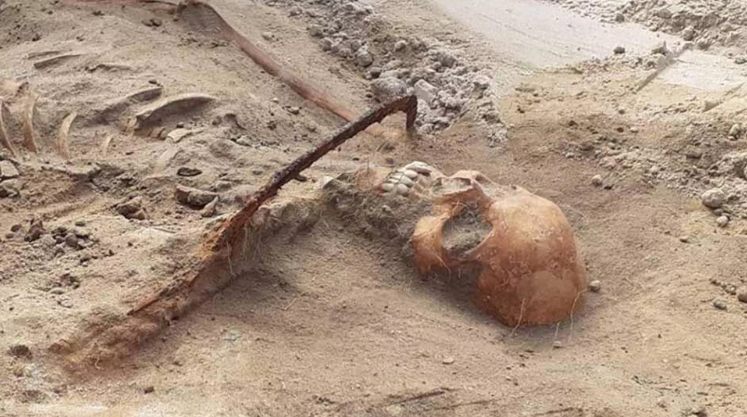 La tumba de una "vampira" en Polonia sorprende a los arqueólogos.