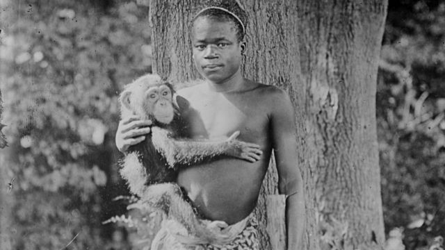 Ota Benga era exhibido con primates. Se suicidó de un disparo en el corazón.