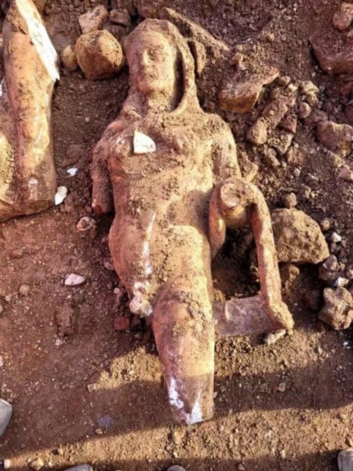 Una estatua de Hércules en una alcantarilla fue encontrada en Roma.