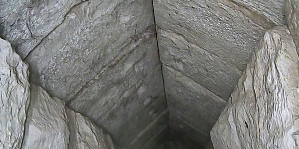 El túnel escondido bajo la pirámide de Keops es enorme.