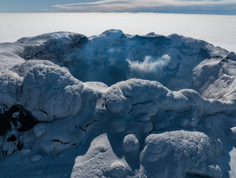 El volcán antártico lleno de lava está en el fin del mundo.