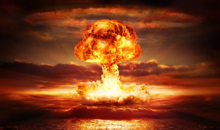 La primera explosión atómica ocurrió el 16 de julio de 1945.