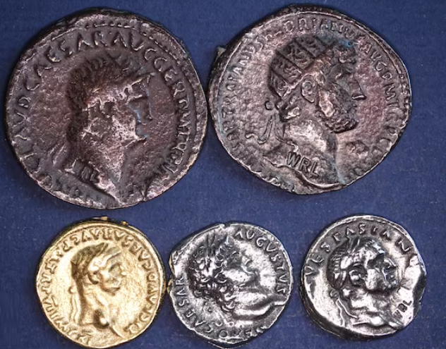 Las monedas romanas tiene diferentes aleaciones de plata y oro según la disponibilidad de los metales.