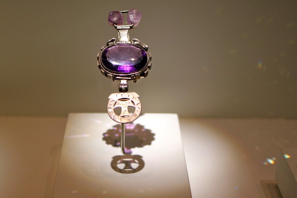 La joya se exhibió durante mucho tiempo en un museo.