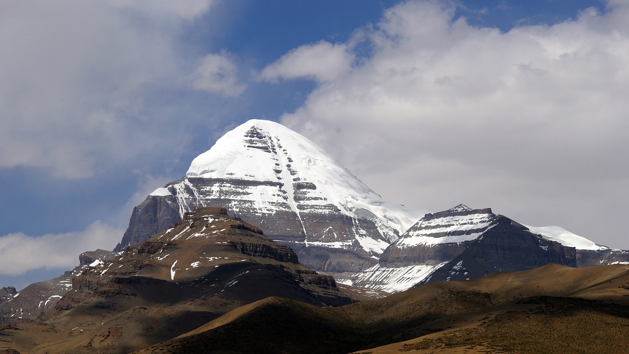 El Monte Kailash tiene forma piramidal