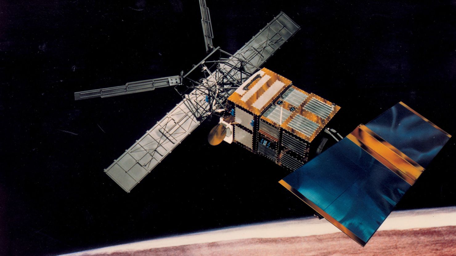 El viejo satélite que cayó a la Tierra cumplió fue monitoreado hasta su descenso en el Pacífico.