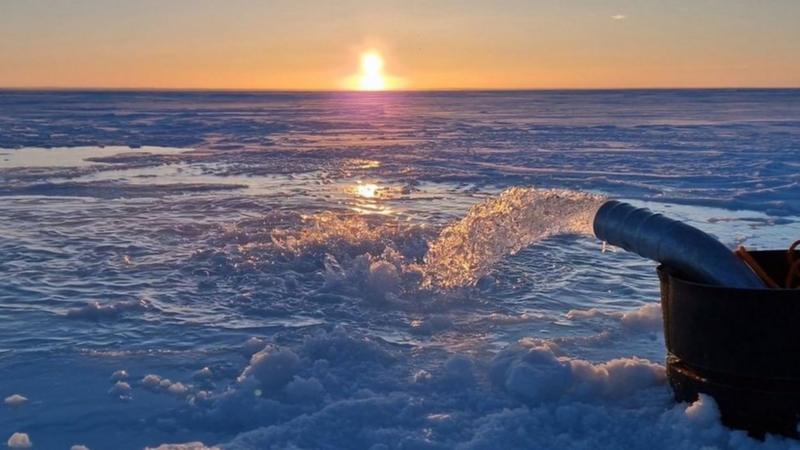 El loco plan para salvar el Ártico incluye por ahora bombear agua desde fondo para congelarla.
