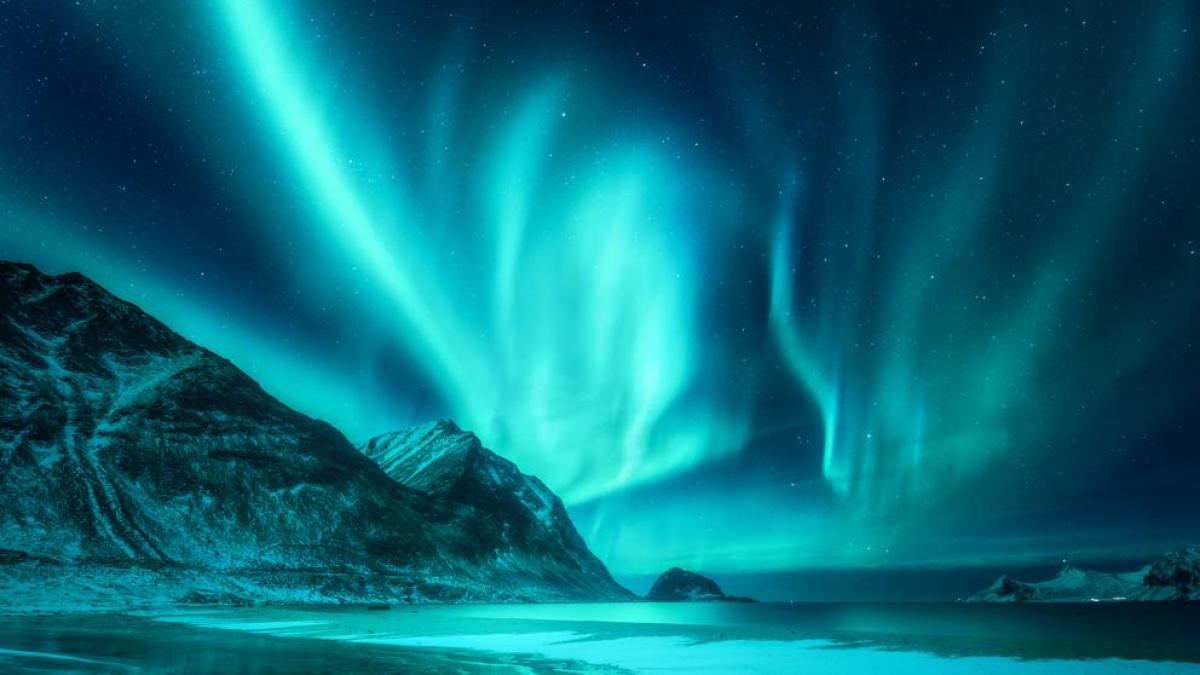 Se desconoce el origen de la extraña aurora azul.