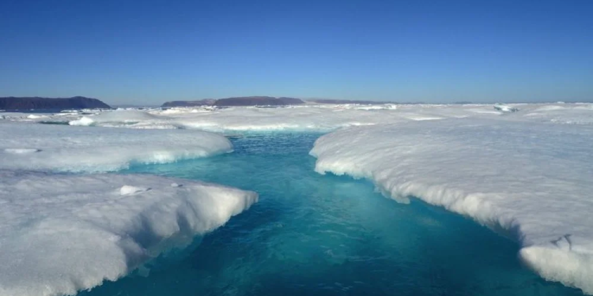 Se forman por la filtración del agua de lluvia en el terreno.