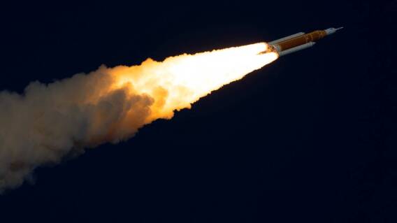 Artemis abandona la órbita terrestre.