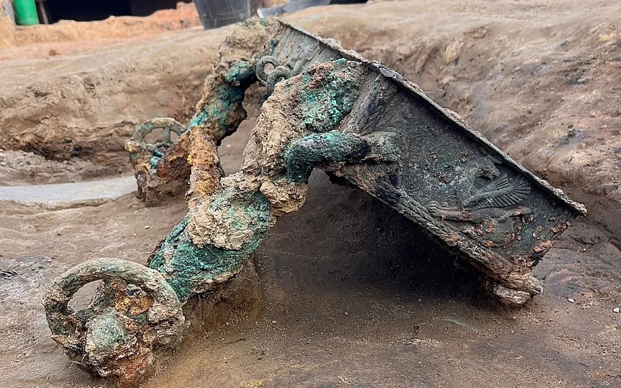 Este es el magnífico carro de bronce milenario.