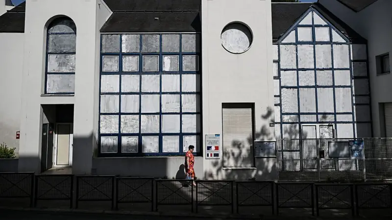 Muchas escuelas las usan en los cristales de las ventanas