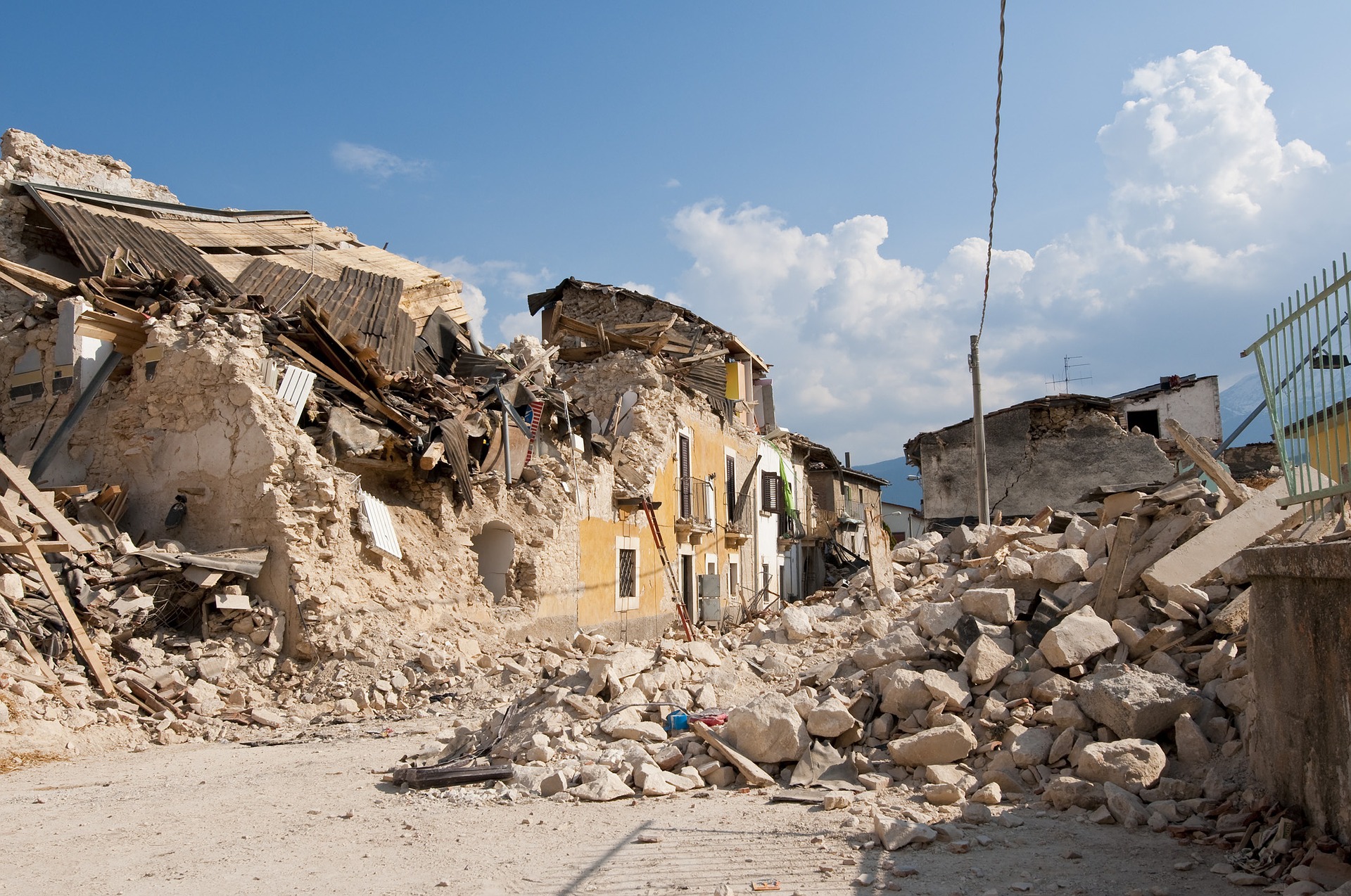 ¿La conexión entre los terremotos de países cercanos explicaría su proximidad en el tiempo?